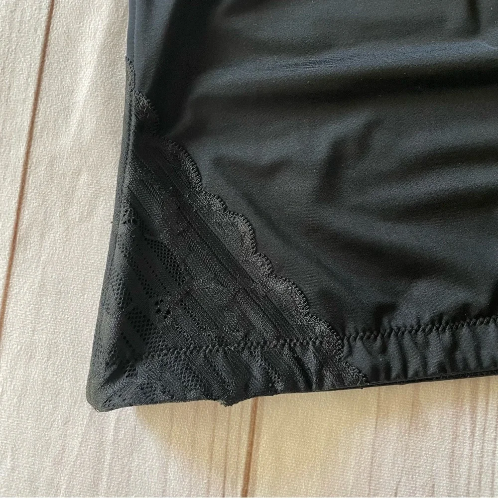 Assets by Spanx Red Hot Label Luxe & Lean Lace Waist Cincher Womens M Black Flaw